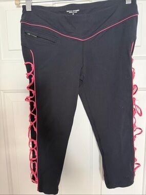 bebe Black Capri Leggings with Pink Lace-Up Sides, perfect, size M, waist- 30”